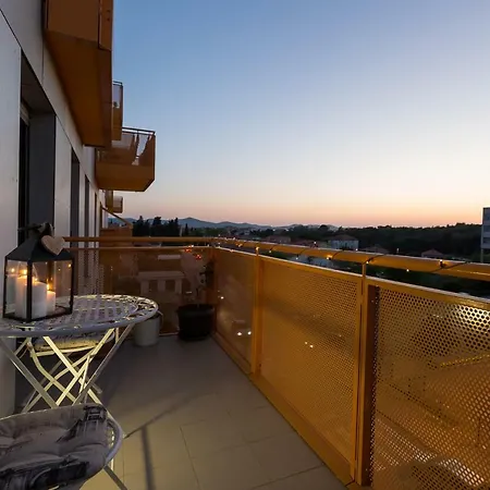 Chaplin Apartment *