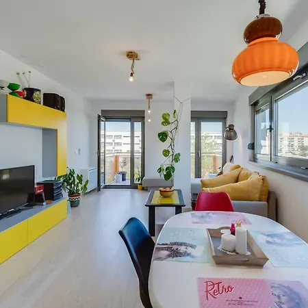 Chaplin Apartment *